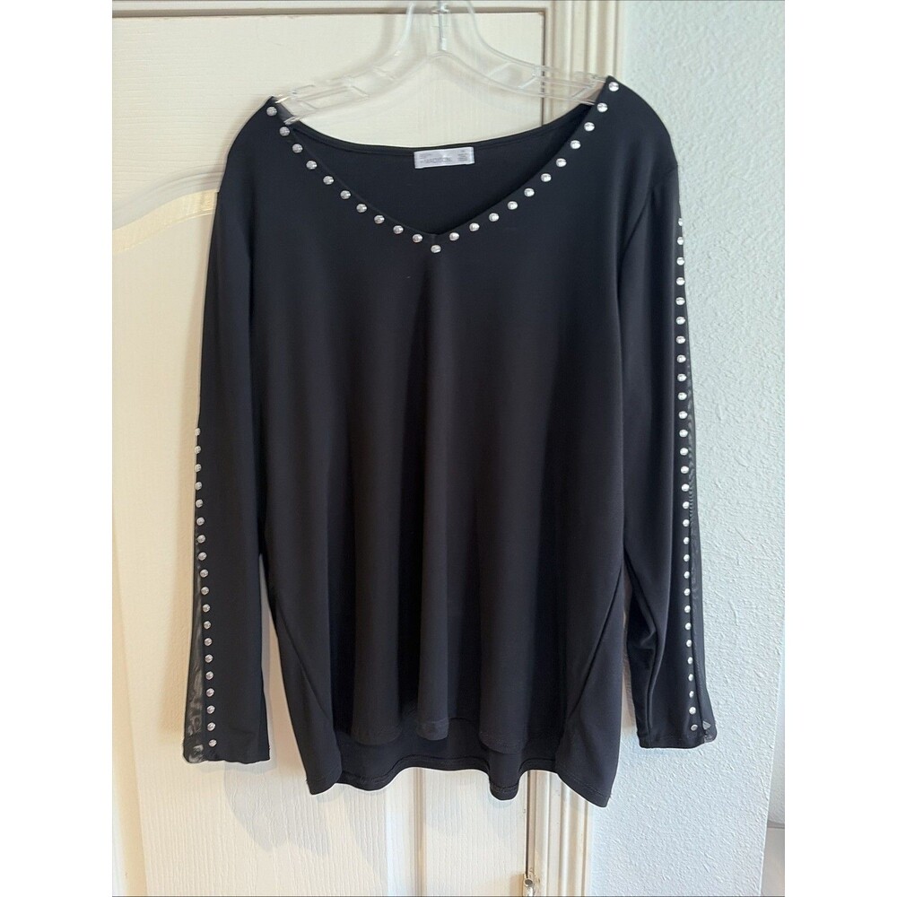 Black Studded Long Sleeve V-Neck Top. 1X. Pre-Owned. 89th & Madison.